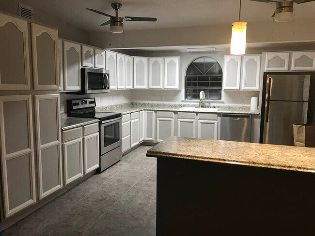 1304 W Lakeland Dr Austin, TX 78732 photo 5