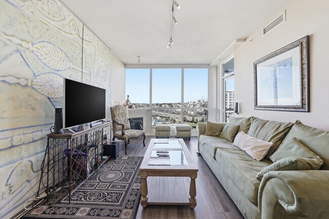 300 W Beech St San Diego, CA 92101 photo 4