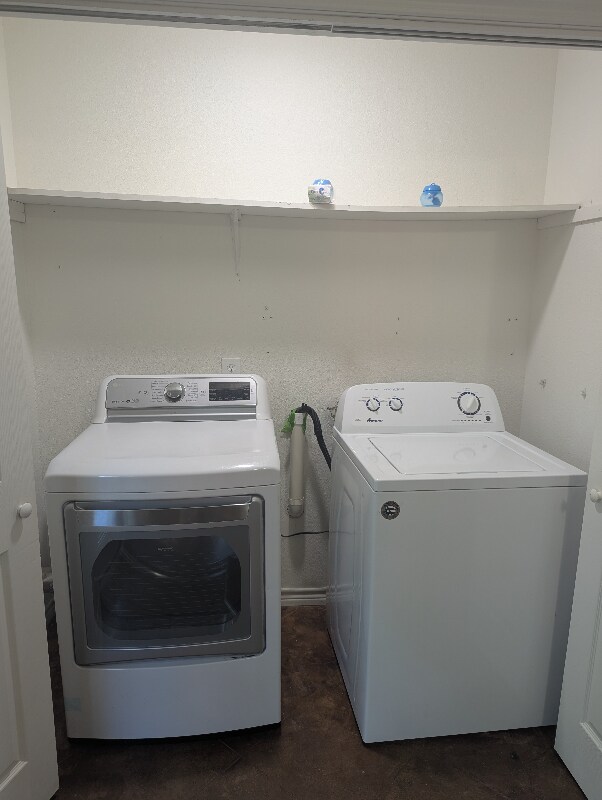 114 Scofield Ave Johnson City, TX 78636 photo 2