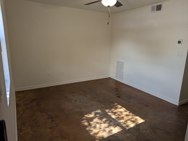 114 Scofield Ave Johnson City, TX 78636 photo 4