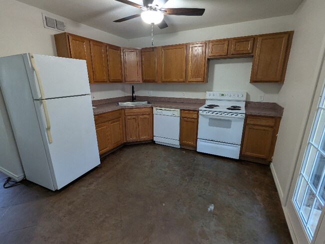 114 Scofield Ave Johnson City, TX 78636 photo 3
