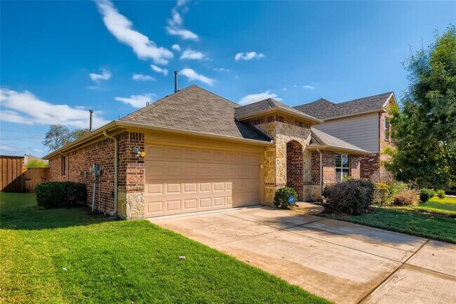2116 Eppright Drive, Little Elm, TX 75068 photo 2