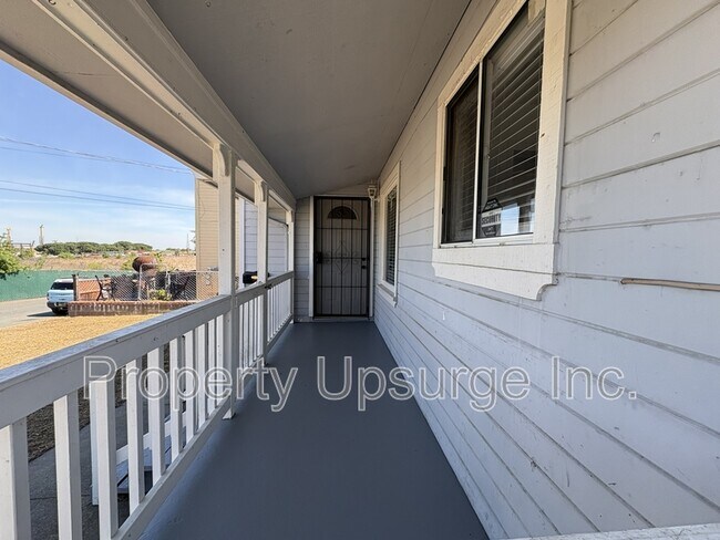 104 E 6th St Antioch, CA 94509 photo 2