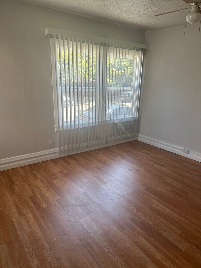 2 Bedroom Single Family Apartments in Oakland photo 3