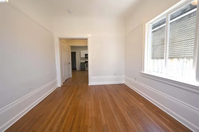 685 37th St Oakland, CA 94609 photo 4