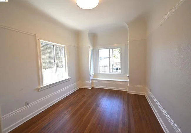 685 37th St Oakland, CA 94609 photo 3