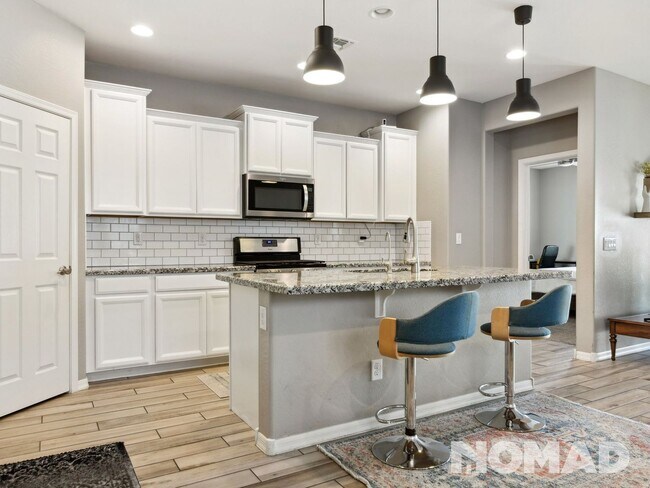 3 Bedroom Single Family Home in Phoenix photo 5