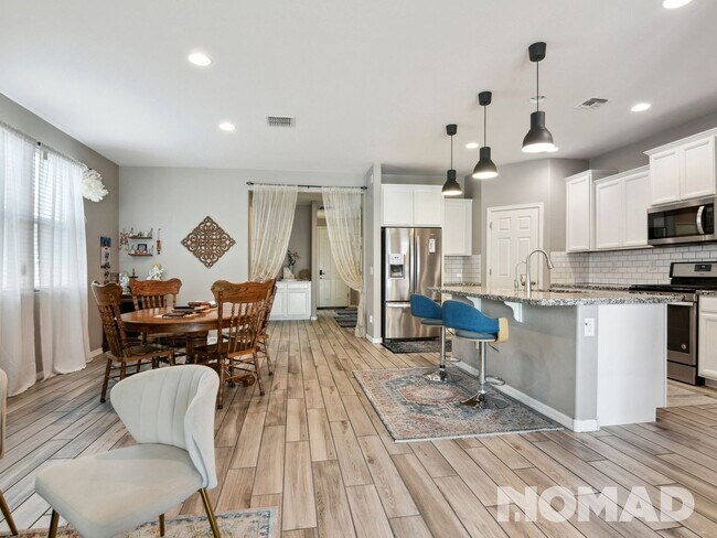 3 Bedroom Single Family Home in Phoenix photo 4