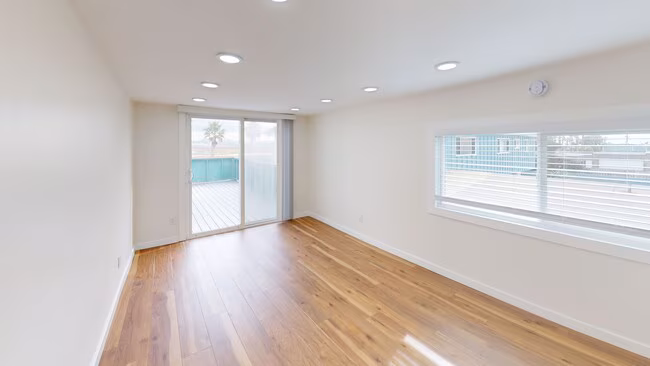 1478 Seacoast Dr Imperial Beach, CA 91932 photo 3