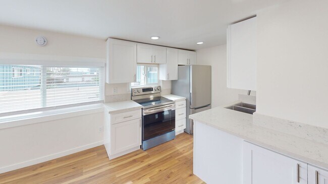 1478 Seacoast Dr Imperial Beach, CA 91932 photo 4
