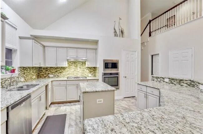 8925 Lakewood Drive, Irving, TX 75063 photo 3