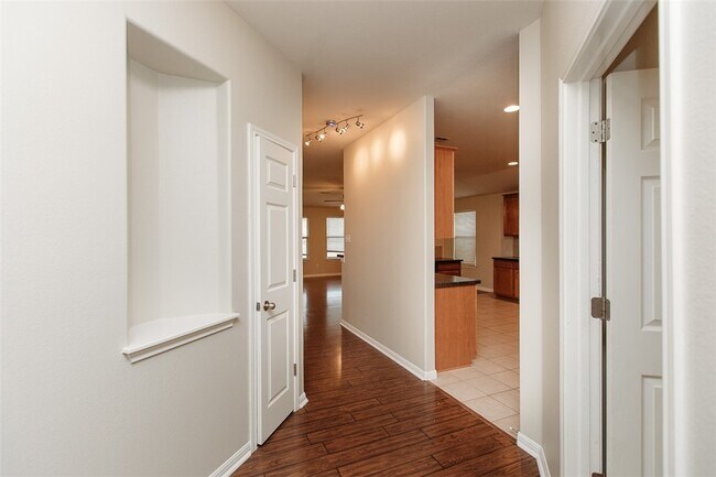 429 Blackman Tr Hutto, TX 78634 photo 3
