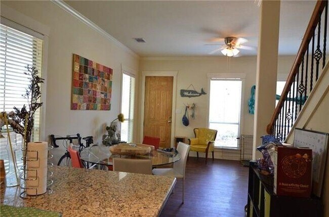 611 Franklin Blvd photo 5
