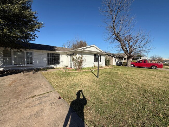 8415 Glen Regal Dr Dallas, TX 75243 photo 2