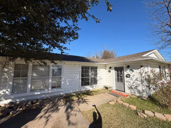 8415 Glen Regal Dr Dallas, TX 75243 photo 3