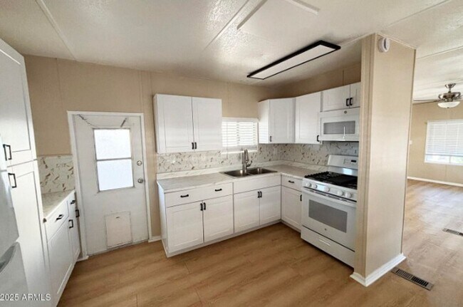 10122 E Illini St Mesa, AZ 85208 photo 3