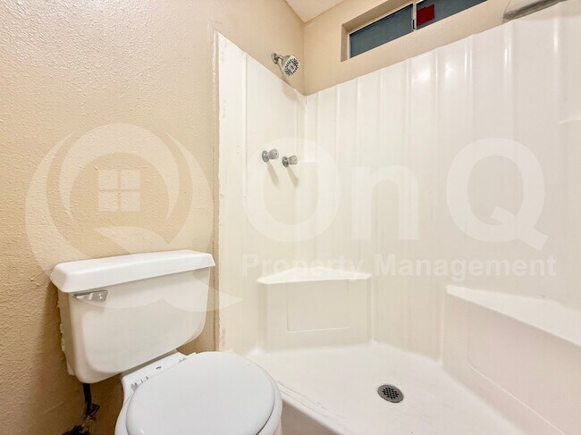 6630 S 42nd St Phoenix, AZ 85042 photo 4