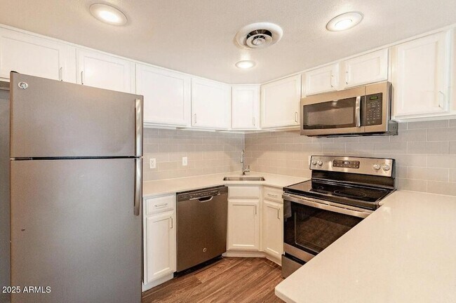 5128 N 15th St Phoenix, AZ 85014 photo 2