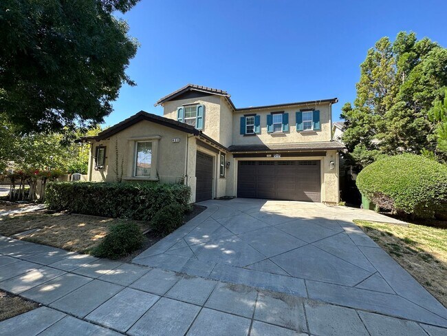 Beautiful 4 Bedroom 4 Bathroom Spacious Home in Mountain House