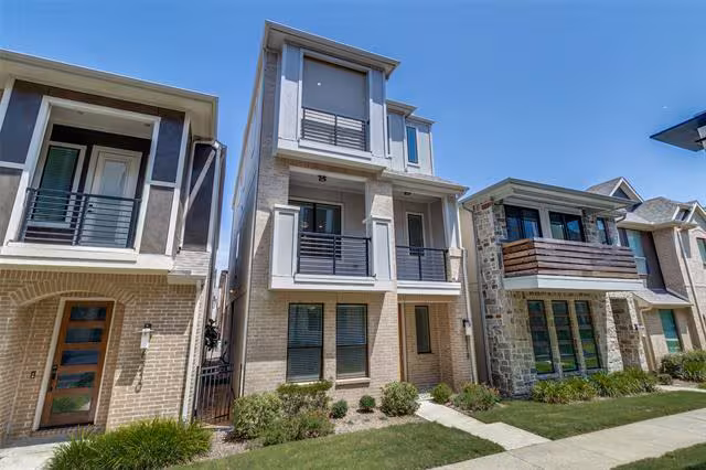 8218 Laflin Lane, Dallas, TX 75231 photo 2