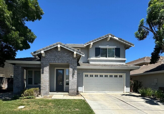 Beautiful 4 Bedroom / 3 Bath Lakes Discovery Bay Home