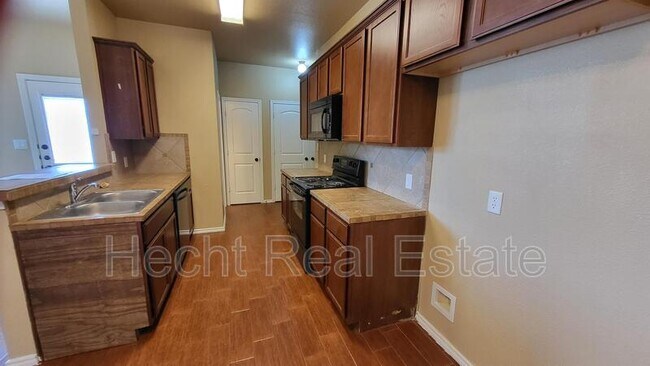 1207 Brown Rock Dr New Braunfels, TX 78130 photo 4