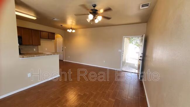 1207 Brown Rock Dr New Braunfels, TX 78130 photo 3