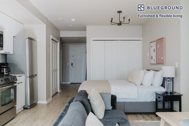 81 Clay St Seattle, WA 98121 photo 4