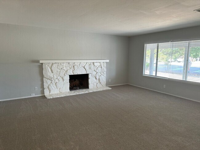 Cozy 3 Bedroom 2 Bath Home in Cambrian area of San Jose photo 3