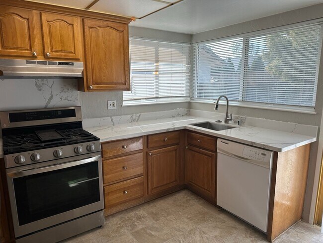 Cozy 3 Bedroom 2 Bath Home in Cambrian area of San Jose photo 4