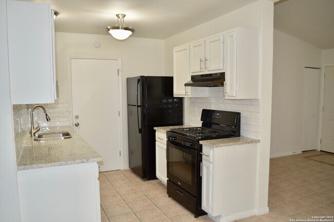 3543 Bottomless Lake San Antonio, TX 78222 photo 5