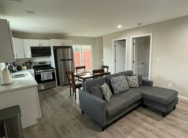 5354-5356 E Falls View Dr San Diego, CA 92115 photo 3