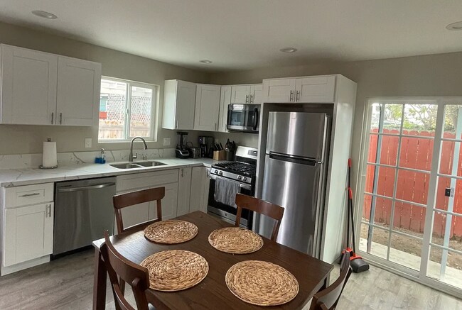 5354-5356 E Falls View Dr San Diego, CA 92115 photo 2