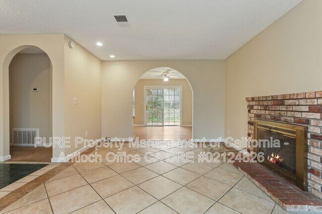 3625 Dewitt Ct photo 4