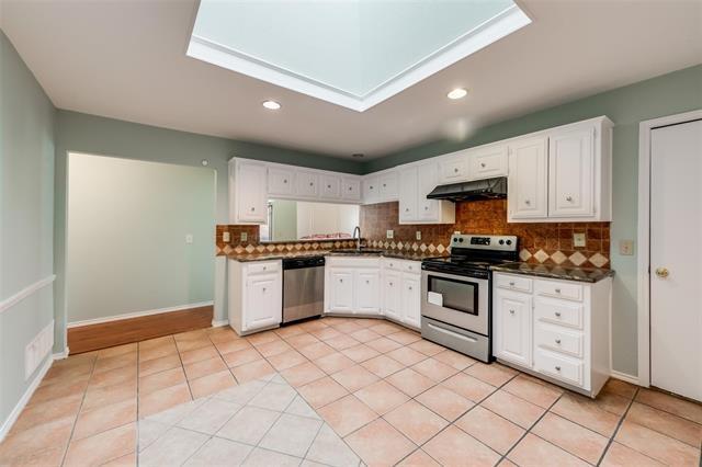 2929 Big Oaks Drive, Garland, TX 75044 photo 2