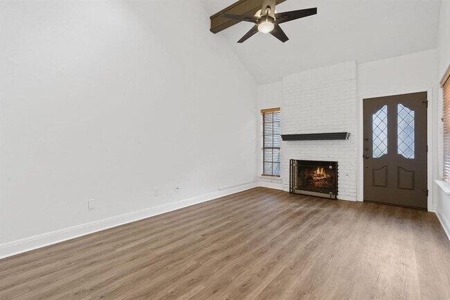 10819 Crown Colony Dr Austin, TX 78747 photo 3