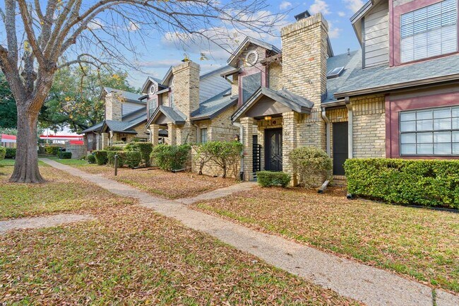 10819 Crown Colony Dr Austin, TX 78747 photo 2