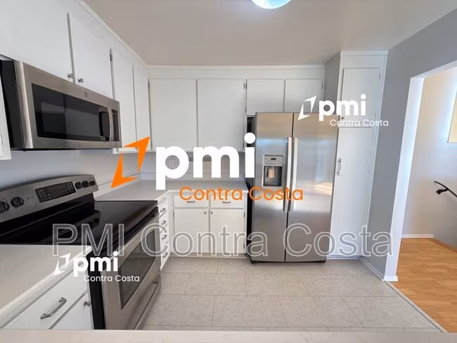 4894 Starflower Dr photo 3