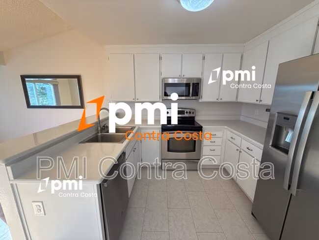 4894 Starflower Dr photo 4