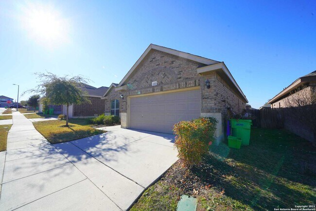 1323 Kingbird Ct San Antonio, TX 78245 photo 5