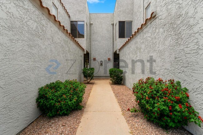 Unit Unit 1018 photo 3