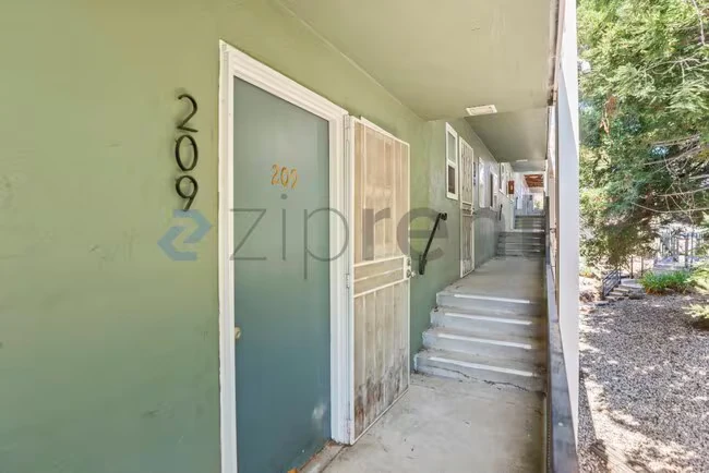 Unit 209 photo 4