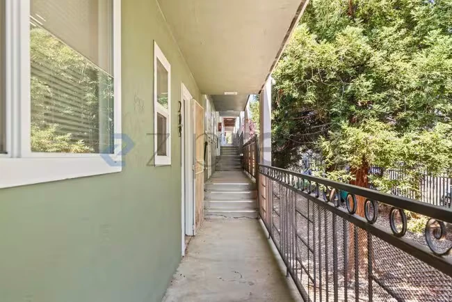Unit 209 photo 3