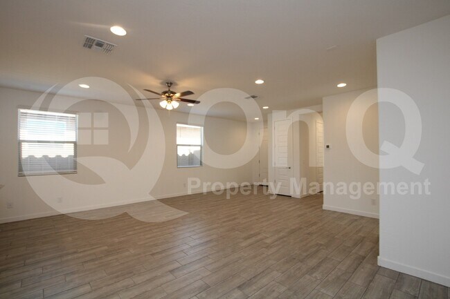 2630 West Hidalgo Avenue, Phoenix, AZ 85041 photo 5
