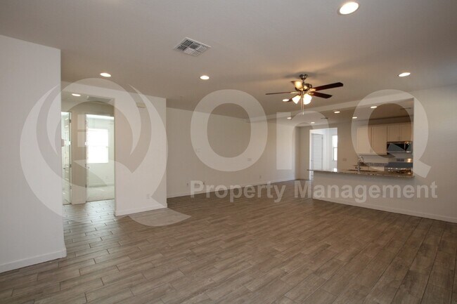 2630 West Hidalgo Avenue, Phoenix, AZ 85041 photo 4