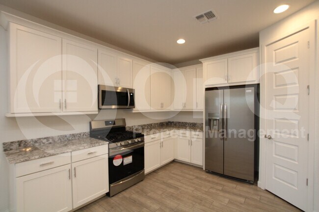 2630 West Hidalgo Avenue, Phoenix, AZ 85041 photo 2