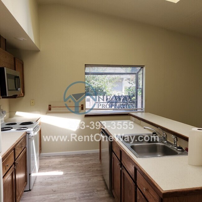 9824 60th Street West, University Place, WA 98467 photo 5