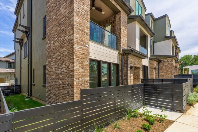 4703 Unity Cir Austin, TX 78731 photo 3