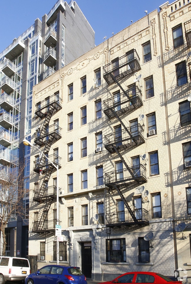 Plaza Court photo 2