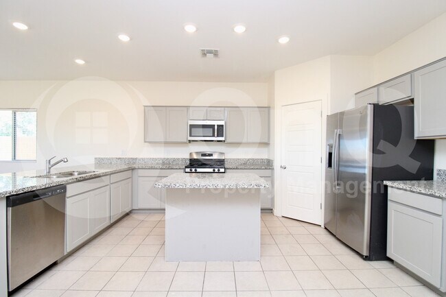 744 East Diamond Drive, Casa Grande, AZ 85122 photo 2